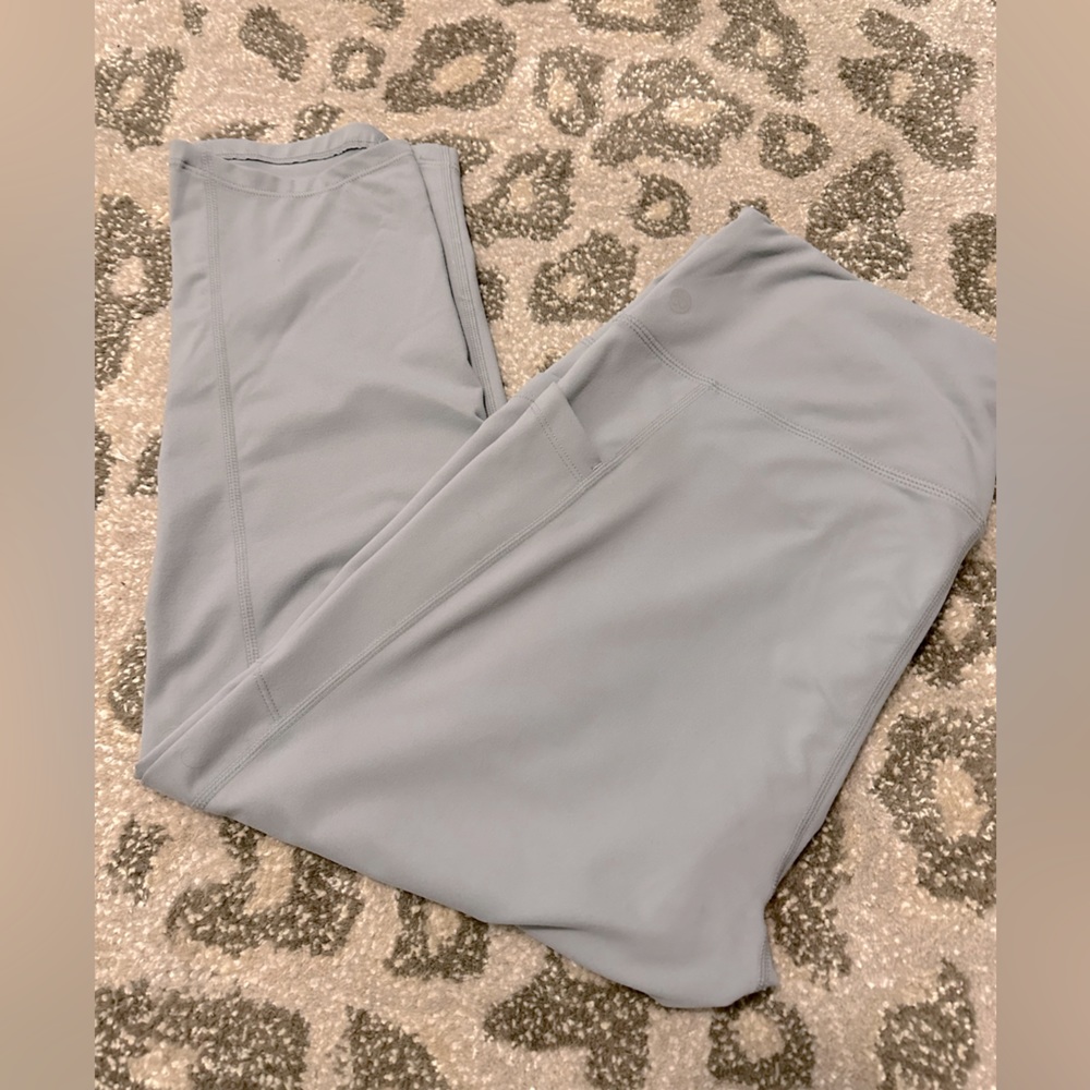 Mint condition!  Zella Live in High waist pocket cropped leggings - grey Large